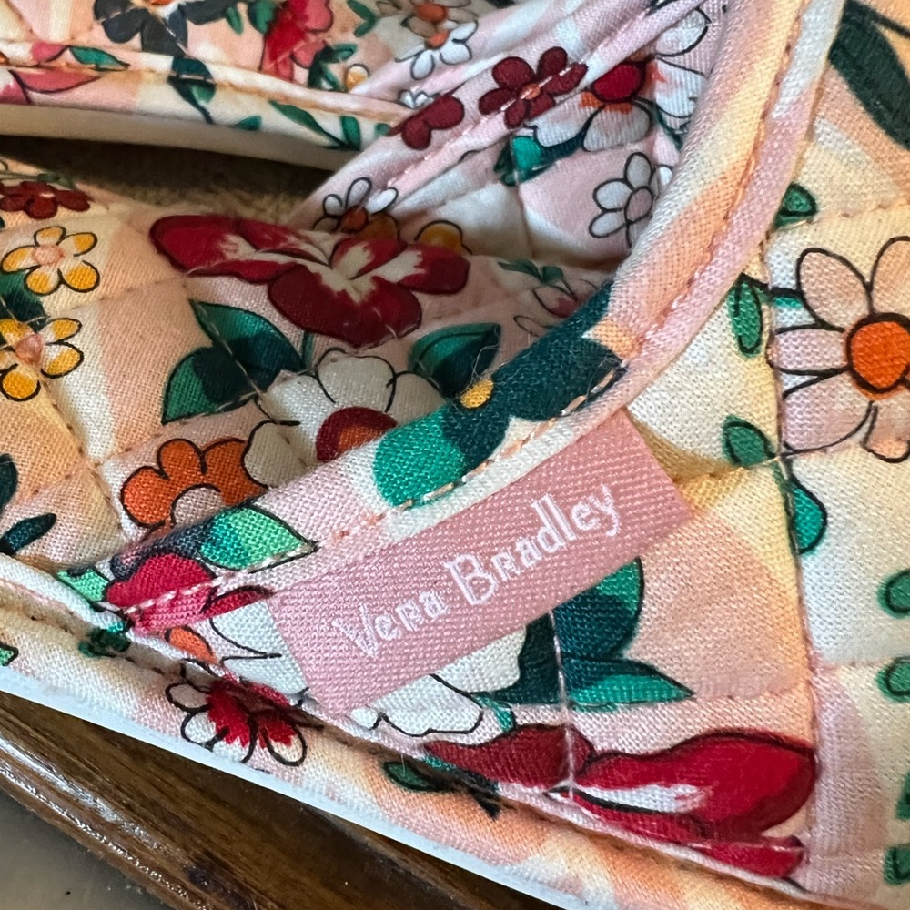 VERA BRADLEY Classic Quilted Slip On Travel Slippers Prairie Paisley Wms Sz S - Picture 4 of 7